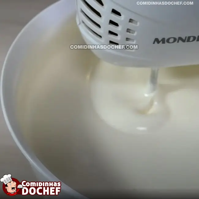 Bolo de Chocolate Recheado com Morango - Passo 7