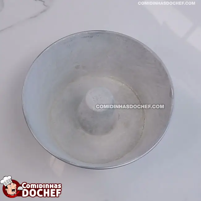 Pudim de Queijo com Calda de Goiabada Cascão - Passo 1