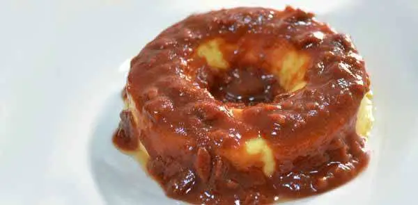 Pudim de Queijo com Calda de Goiabada Cascão