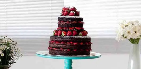 Naked Cake de Chocolate e Morango