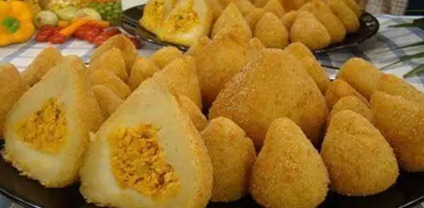 Coxinha de Frango com Massa de Leite