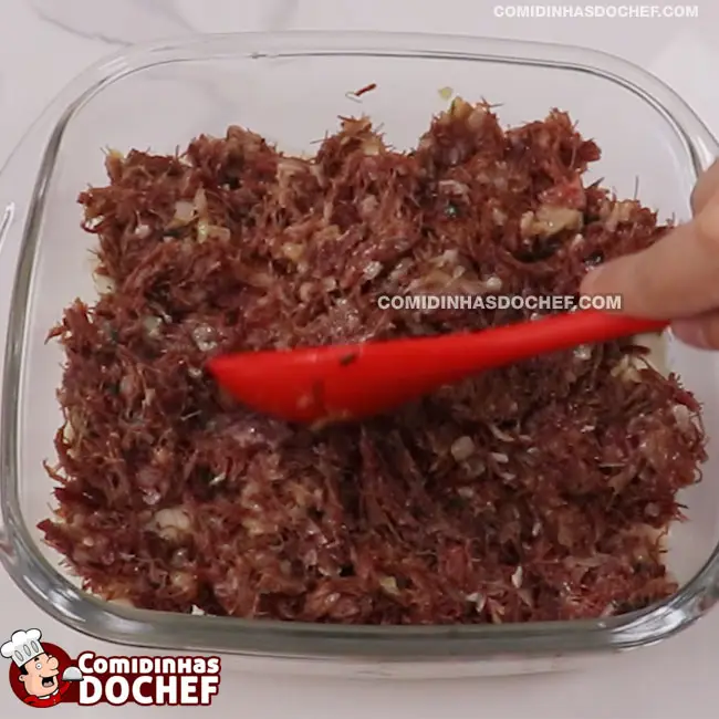 Torta de Mandioca com Carne Seca - Passo 6