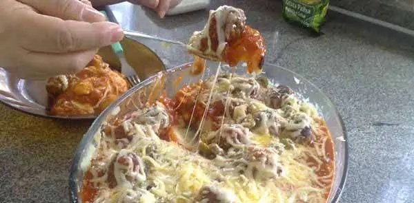 Almôndegas Gratinadas com Purê de Batatas