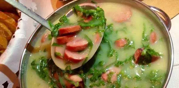 Caldo de Verde com Linguiça Defumada