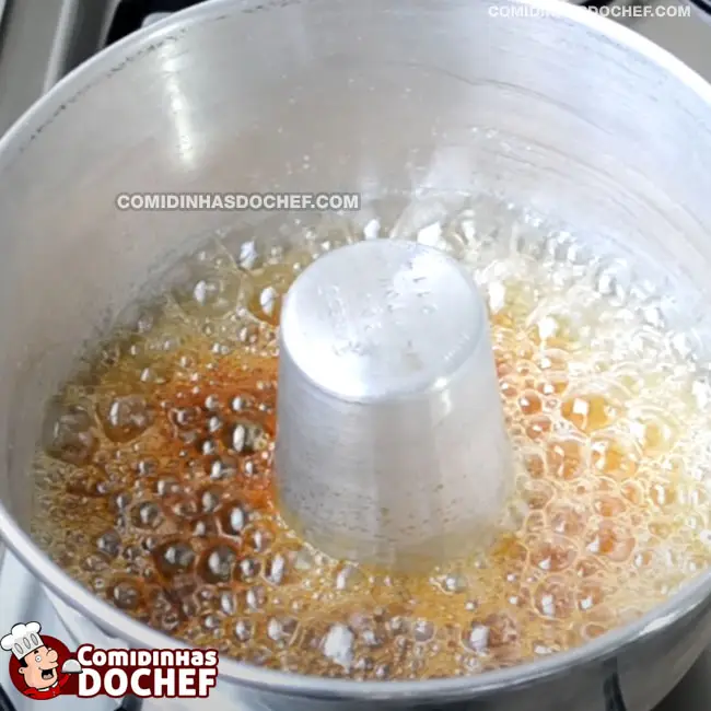 Receita de Bolo de Cenoura Pudim - Passo 1
