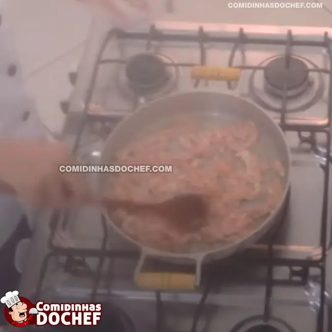Como Fazer Strogonoff de Frango - Passo 2