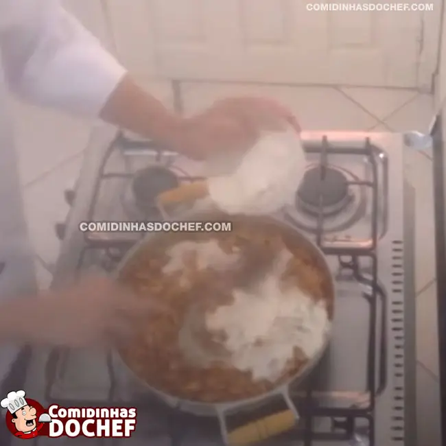 Como Fazer Strogonoff de Frango - Passo 4