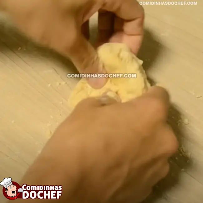 Massa de Macarrão Caseira Simples de Fazer - Passo 1