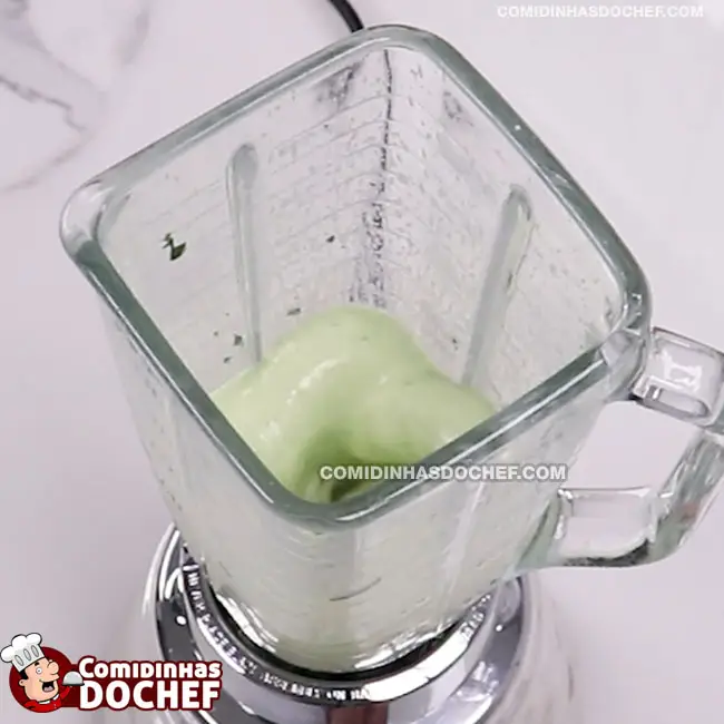 Receita Simples de Maionese Verde para Hambúrguer - Passo 1