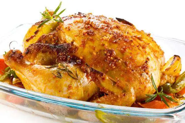 Como Assar um Frango No Forno de Casa