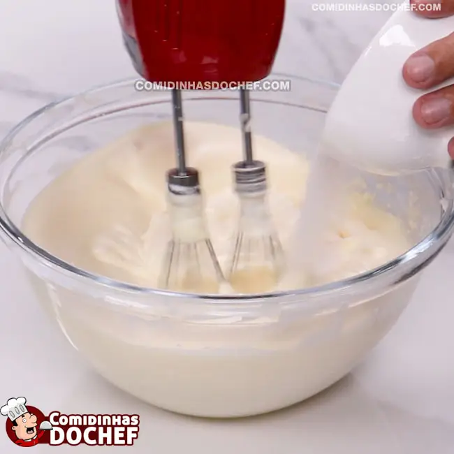 Receita de Bolo de Chocolate bem Molhadinho - Passo 1