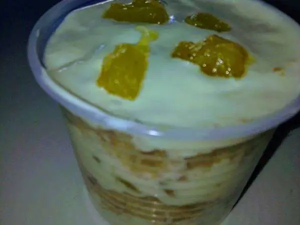 Bolo de Pote de Baunilha com Recheio de Leite em Pó Trufado com Abacaxi