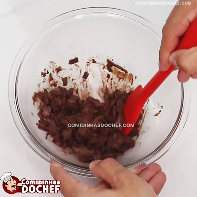 Bolo de Chocolate com Recheio de Marshmallow - Passo 3
