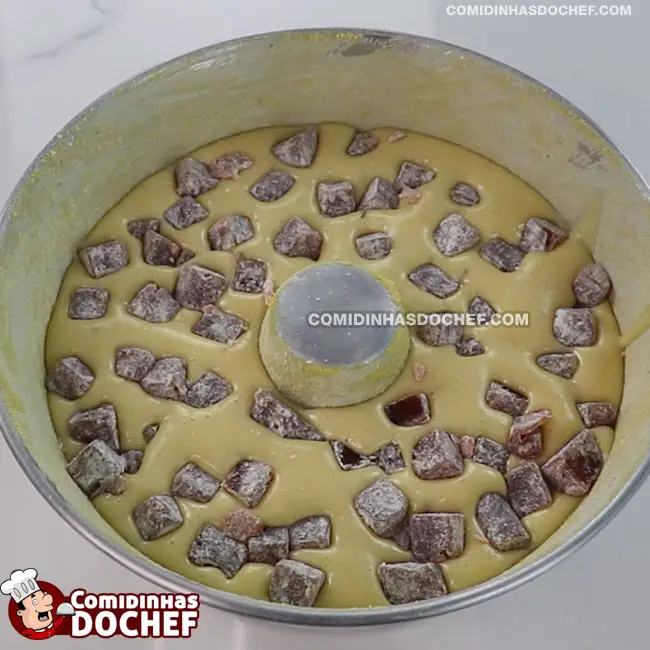 Bolo de Fubá com Goiabada Dentro - Passo 4
