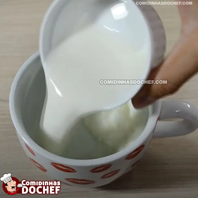 Chocolate Quente de Microondas Com Maizena - Passo 1