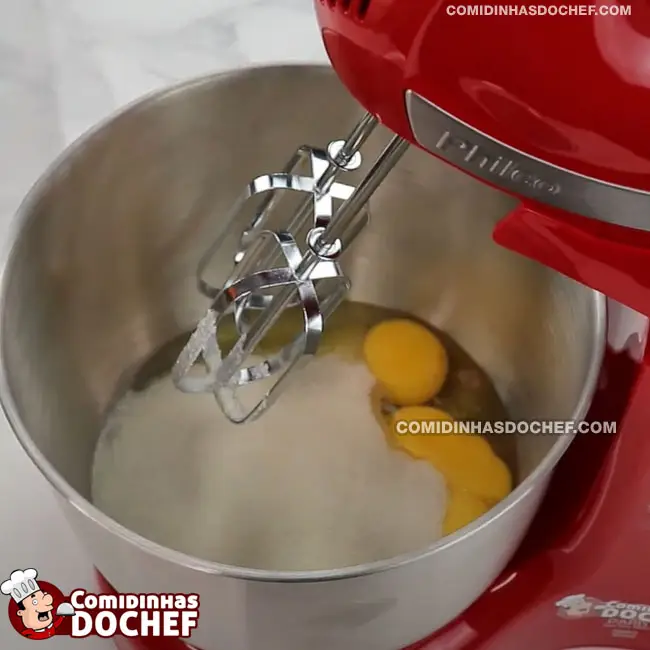 Como Fazer Bolo de Pão de Ló Bem Fofinho - Passo 1