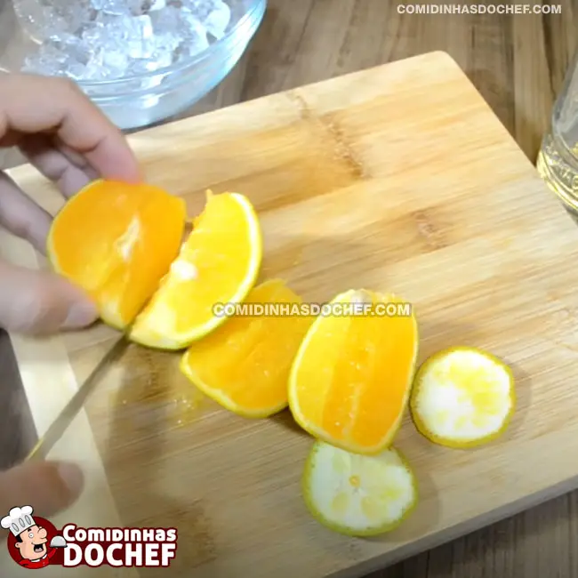 Como Fazer Caipirinha de Laranja - Passo 1