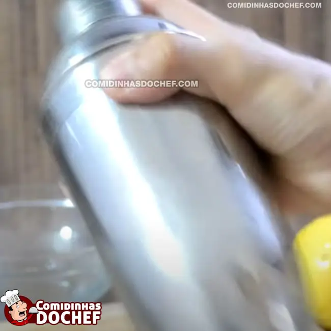 Como Fazer Caipirinha De Maracujá - Passo 3