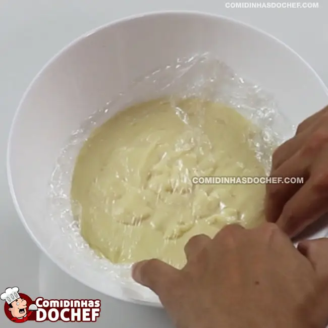 Torta de Chocolate Branco com Morango - Passo 3