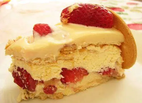 Torta de Chocolate Branco com Morango