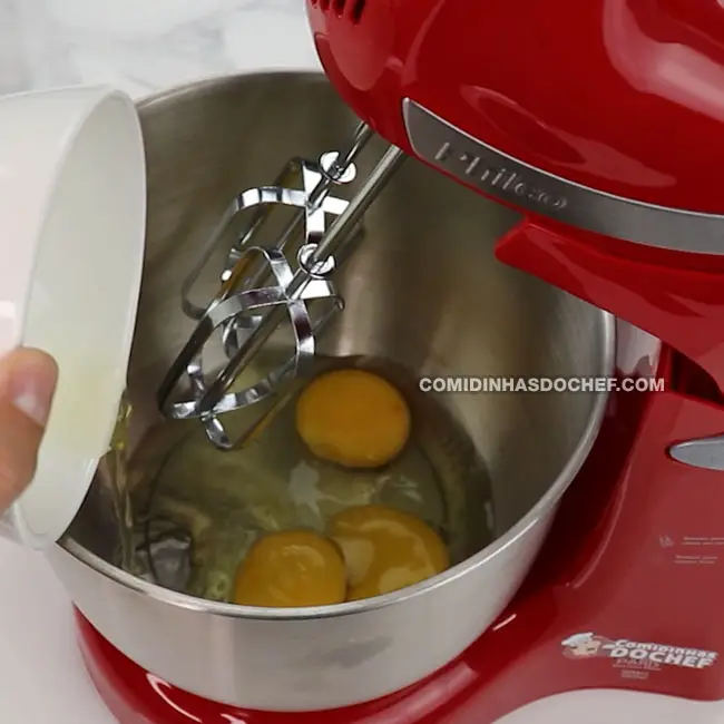 Bolo de Pão com Leite Condensado - Passo 1