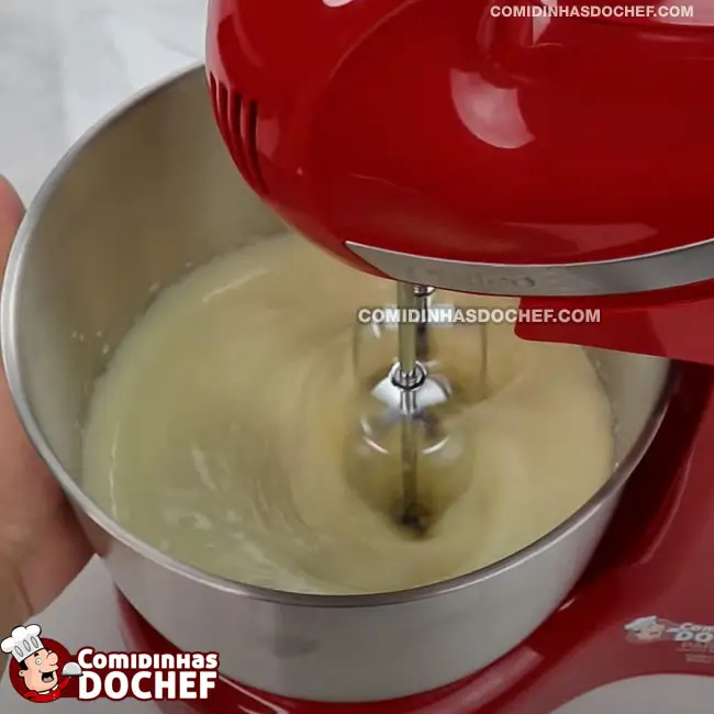Bolo de Pão com Leite Condensado - Passo 2
