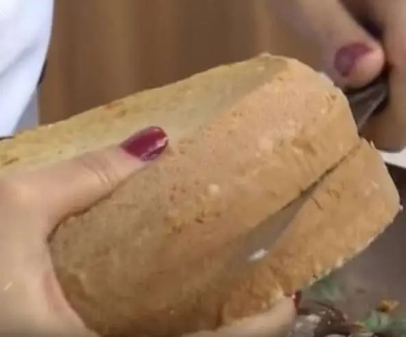 Bolo de Aniversário com Recheio de Morango - Passo 1