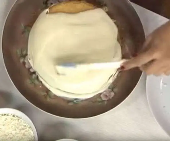 Bolo de Aniversário com Recheio de Morango - Passo 6