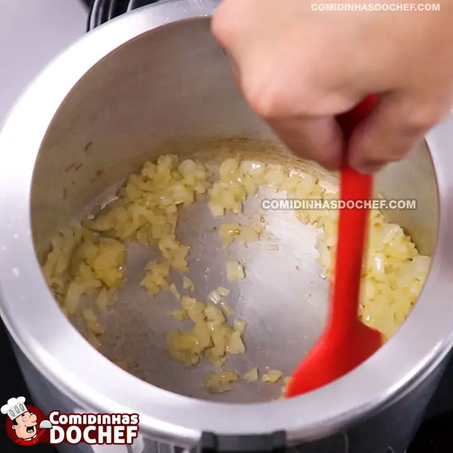 Como Temperar Frango Desfiado - Passo 2