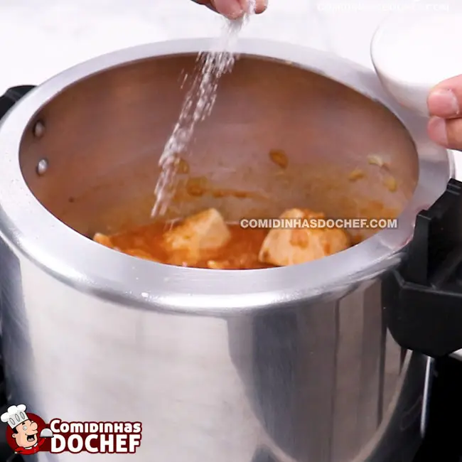 Como Temperar Frango Desfiado - Passo 5