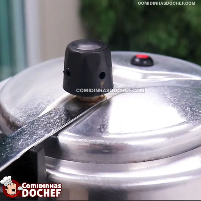 Como Temperar Frango Desfiado - Passo 7