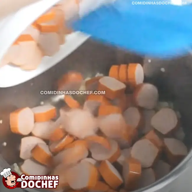 Como Fazer Salsicha ao Molho - Passo 3