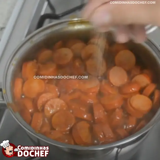 Como Fazer Salsicha ao Molho - Passo 6