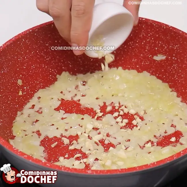 Caldo de Macaxeira com Calabresa - Passo 6