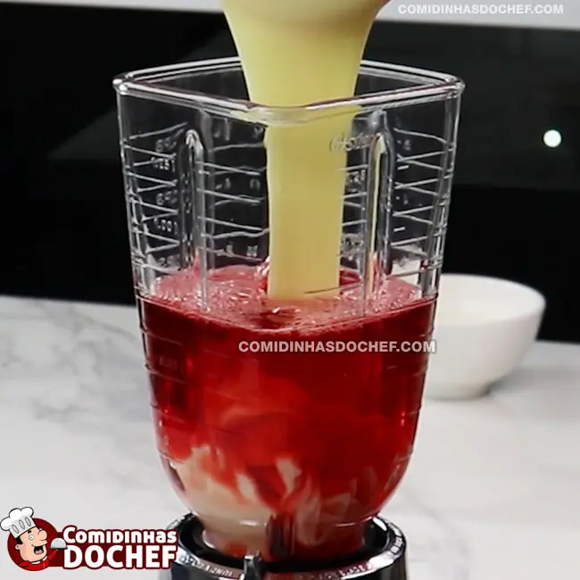 Mousse de Morango com Gelatina - Passo 2