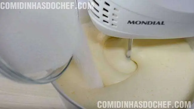 Pão de Ló Para Bolo de Aniversário - Passo 3