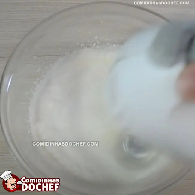 Recheio de Leite Ninho com Chantilly - Passo 3