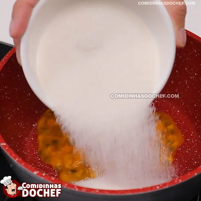 Mousse de Maracujá com Polpa - Passo 1