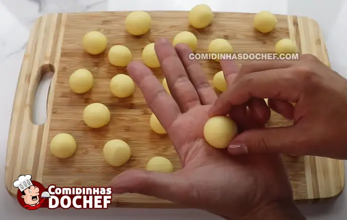 Bolinha de Queijo Frita - Passo 7