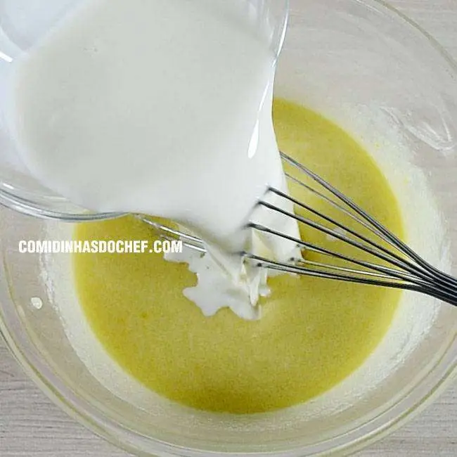 Bolo Simples de Farinha de Trigo - Passo 3