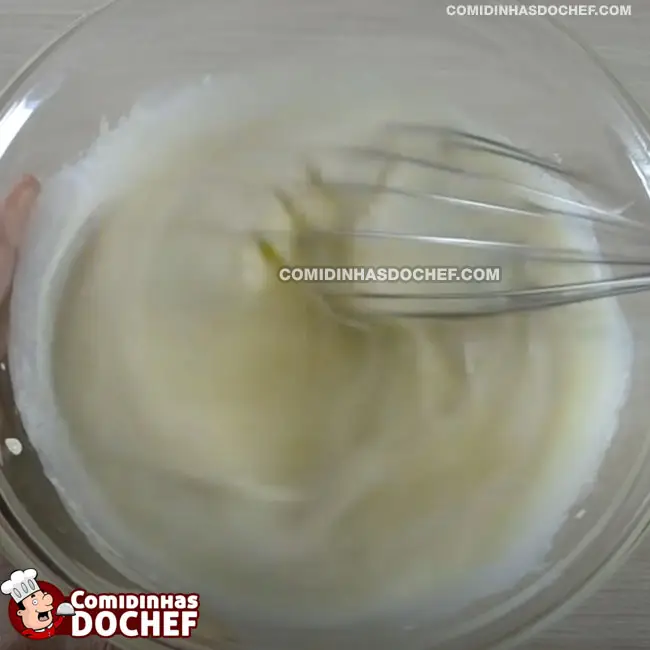Bolo Simples de Farinha de Trigo - Passo 2