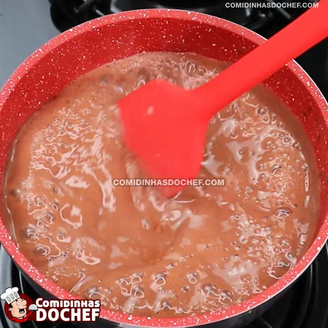 Chocolate Quente com Creme de Leite - Passo 3