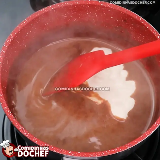 Chocolate Quente com Creme de Leite - Passo 4