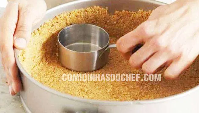 Massa de Torta Doce com Bolacha - Passo 6