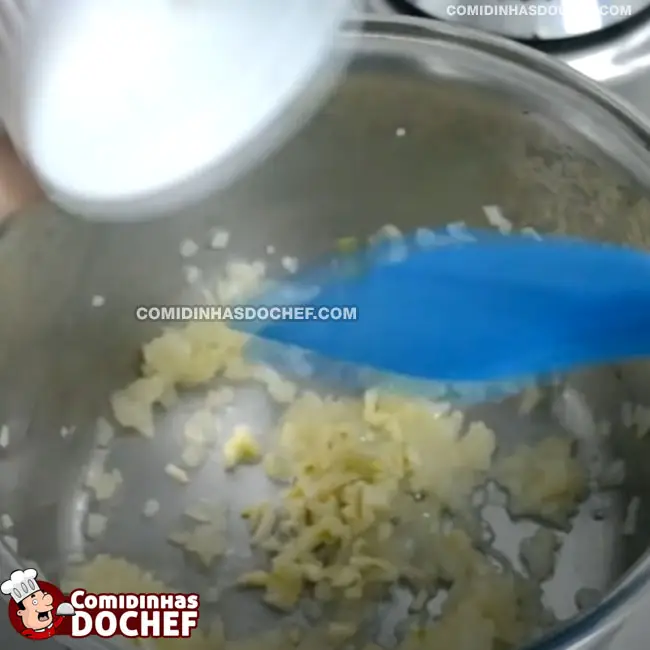Molho de Tomate com Salsicha - Passo 4