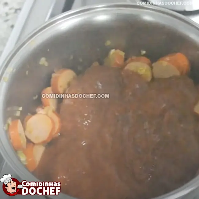 Molho de Tomate com Salsicha - Passo 6