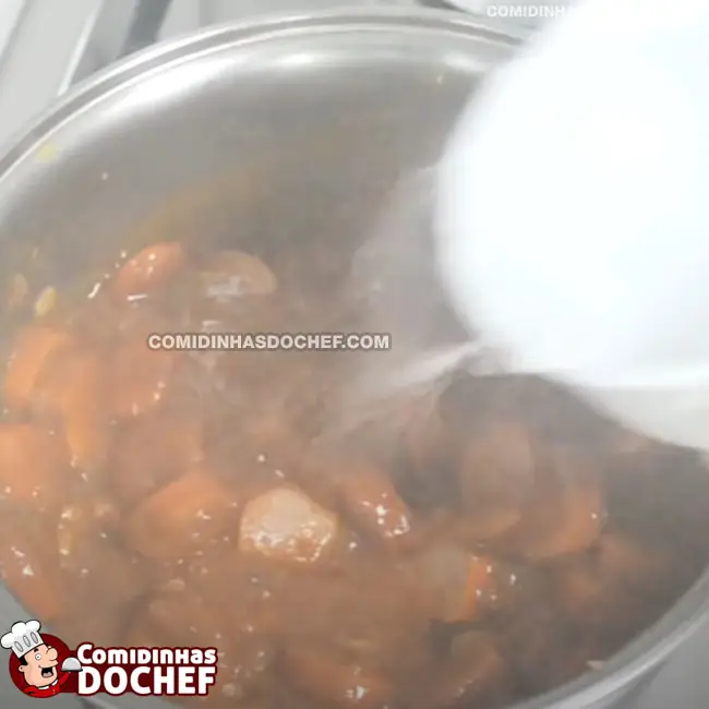Molho de Tomate com Salsicha - Passo 7