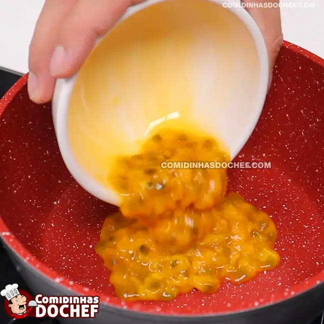 Mousse de Maracujá com a Fruta - Passo 1