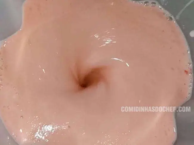 Mousse de Morango com Suco Tang - Passo 2