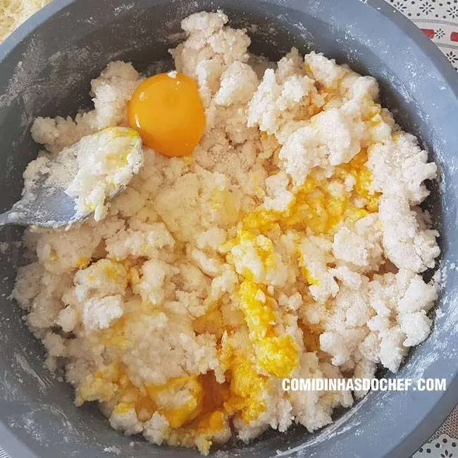 Pão de Queijo com Mussarela - Passo 6